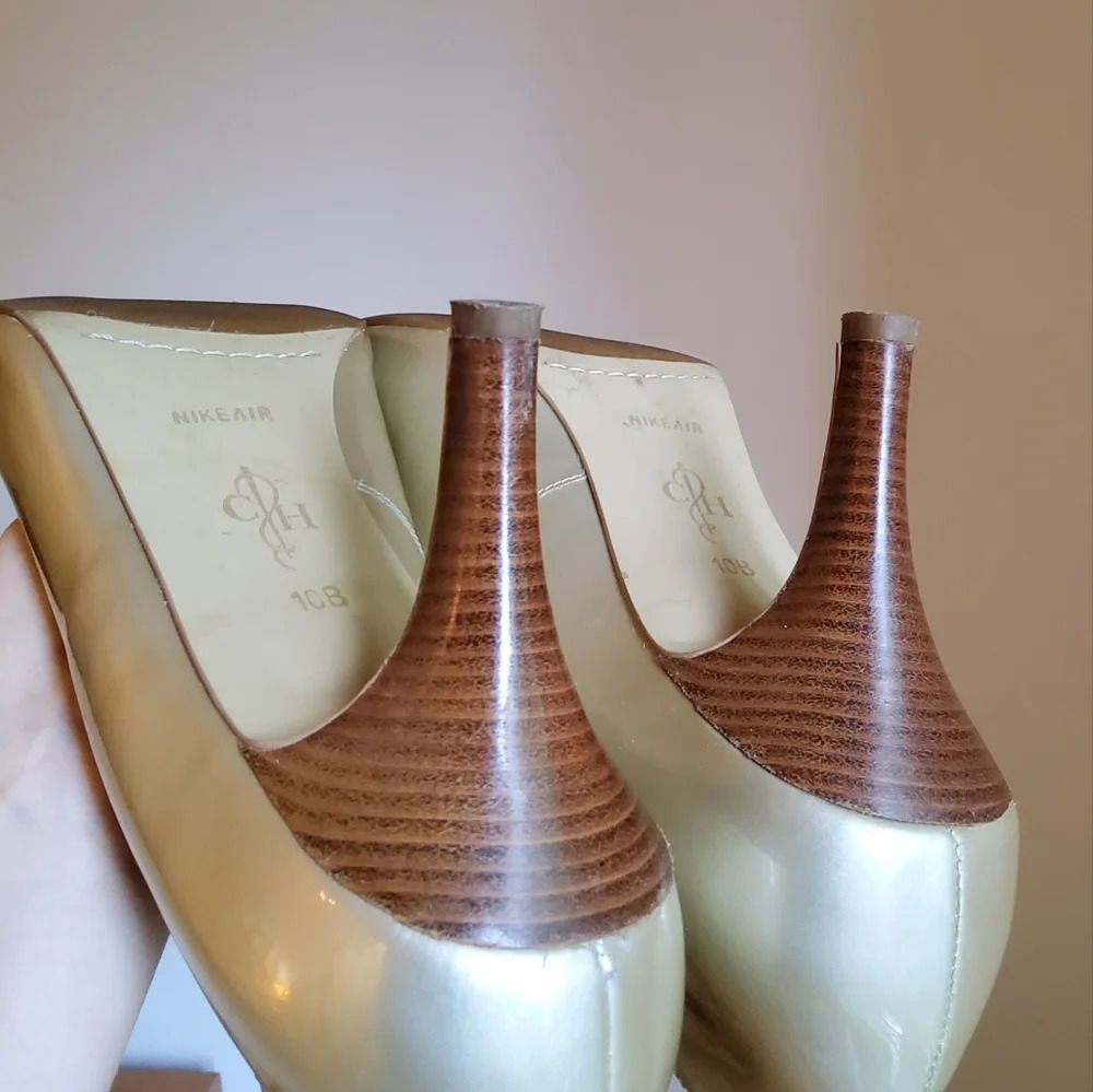 ✔️ NIKE AIR COLE HAAN LAINEY OPEN TOE PUMP GOLD METALLIC PATENT SIZE 10B - Picture 2 of 6